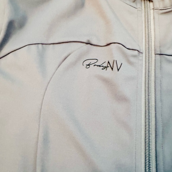 Body NV Women's Gray Zip-Up Athletic Top and Leggings Set - Picture 7 of 15